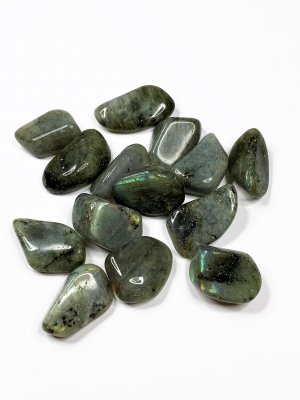 Labradorit, trumlade Gram