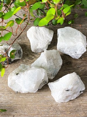 Månsten, Vit Råa Gram