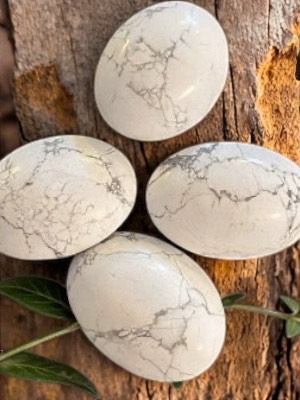 Howlite, Polished Palm stone Bigpack