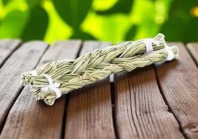 Sweetgrass, Braide Short