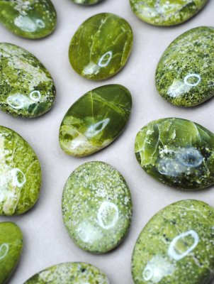 Serpentine, Green Palm stones