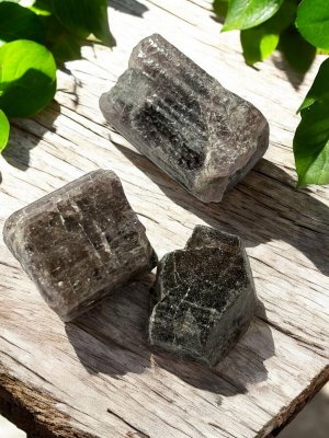 Scapolite, Purple Raw Bigpack